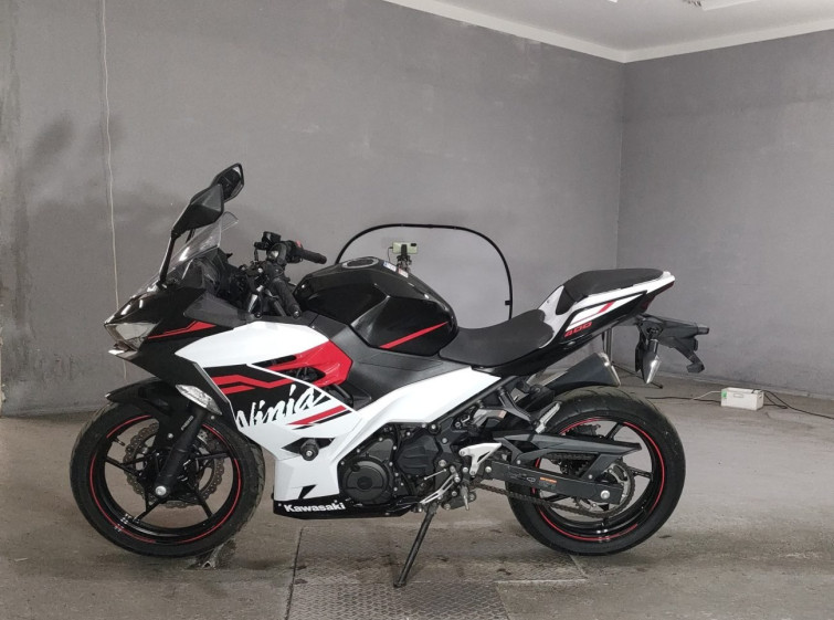 Мотоцикл Kawasaki NINJA400 з пробігом 9228 km