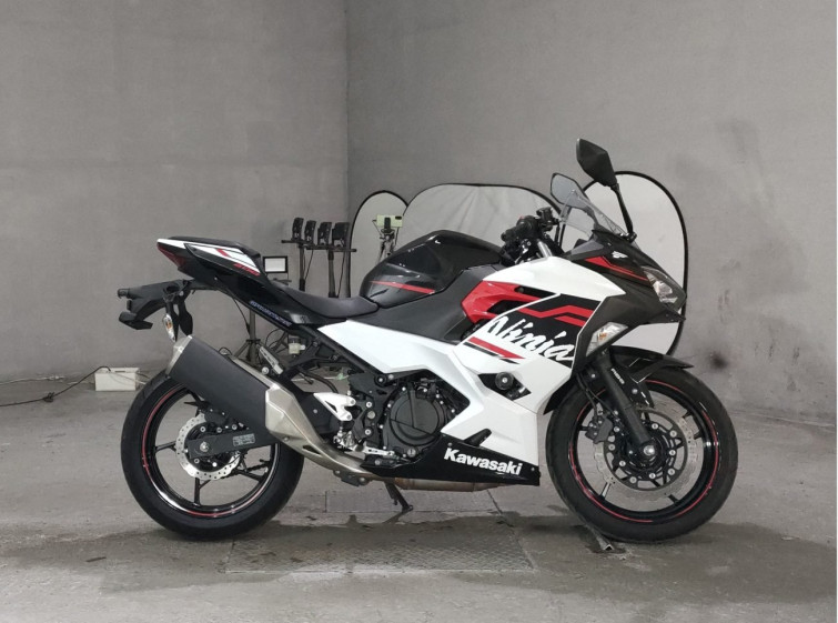 Мотоцикл Kawasaki NINJA400 з пробігом 9228 km