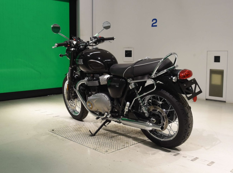 Мотоцикл Triumph BONNEVILLE T100 з пробігом 2357 km