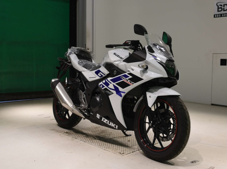 Мотоцикл Suzuki GSX250RA