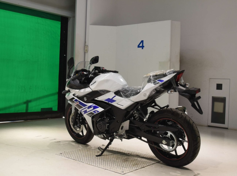 Мотоцикл Suzuki GSX250RA