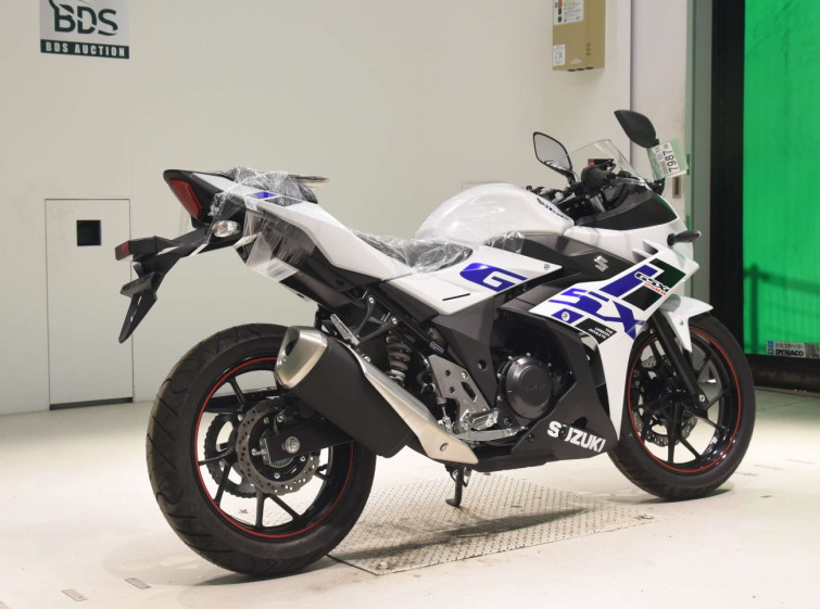 Мотоцикл Suzuki GSX250RA