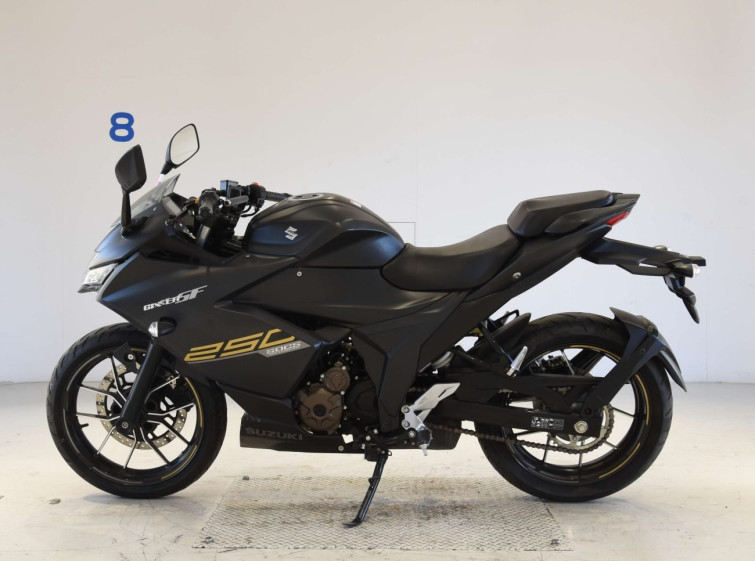 Мотоцикл Suzuki GIXXER250SF с пробегом 8942 km