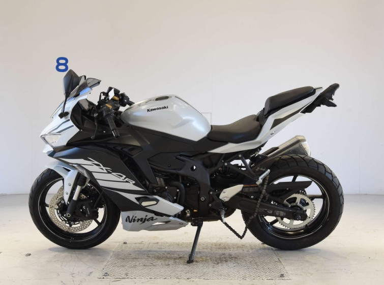 Мотоцикл Kawasaki ZX-4R SE с пробегом 4928 km