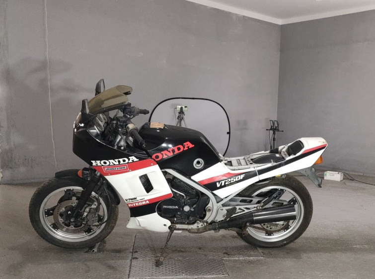 Мотоцикл Honda VT250F INTEGRA з пробігом 17301 km