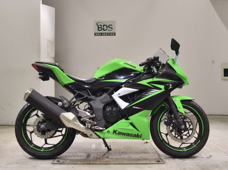 Мотоцикл Kawasaki NINJA250 з пробігом 6403 km