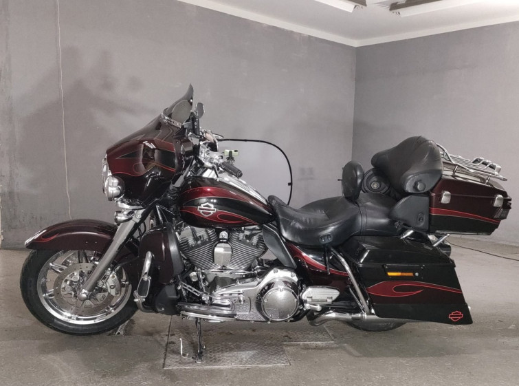 Мотоцикл HD FLHTCUSE1800 CVO с пробегом 51971 km