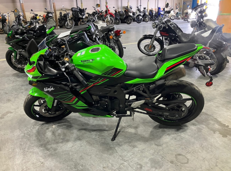 Мотоцикл Kawasaki NINJA ZX-4RR з пробігом 2425 km