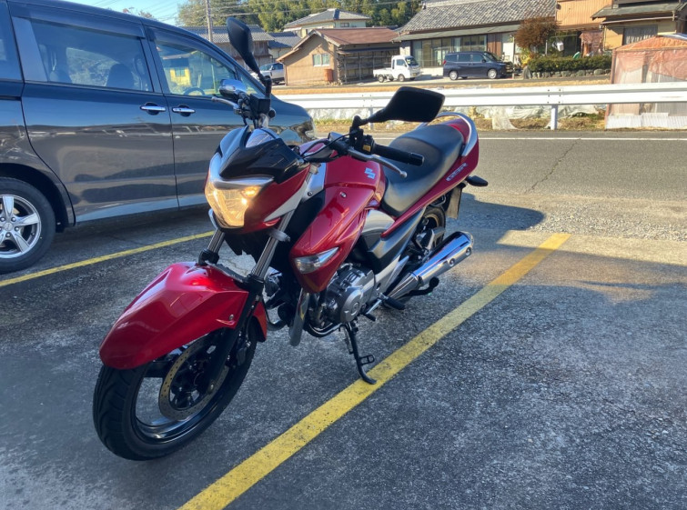 Мотоцикл Suzuki GSR250 з пробігом 10280 km