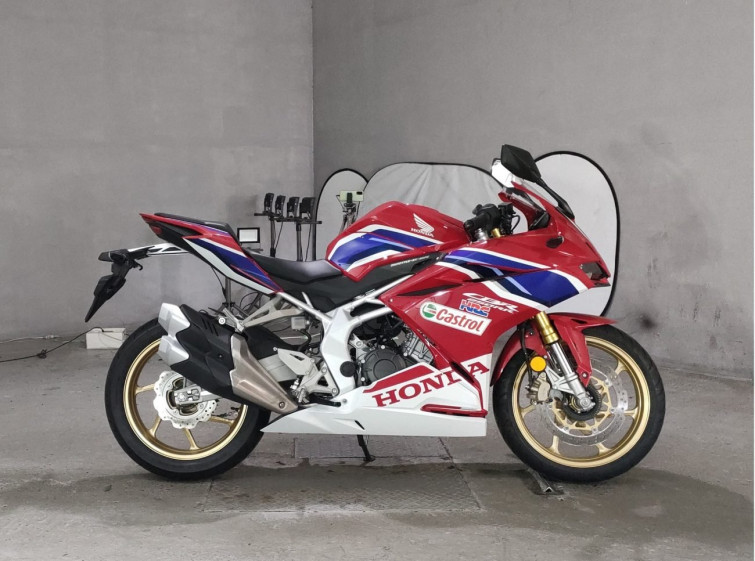 Мотоцикл Honda CBR250RR з пробігом 3938 km