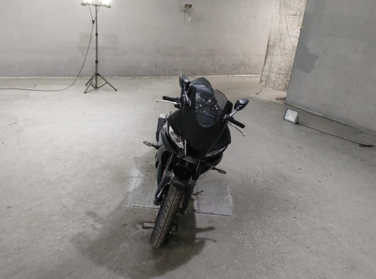 Мотоцикл Yamaha YZF-R25 с пробегом 735 km