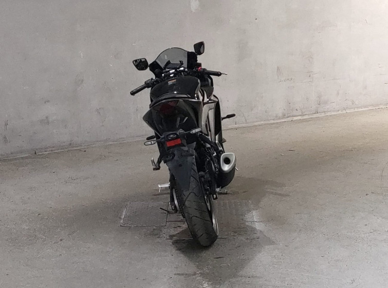 Мотоцикл Yamaha YZF-R25 с пробегом 735 km