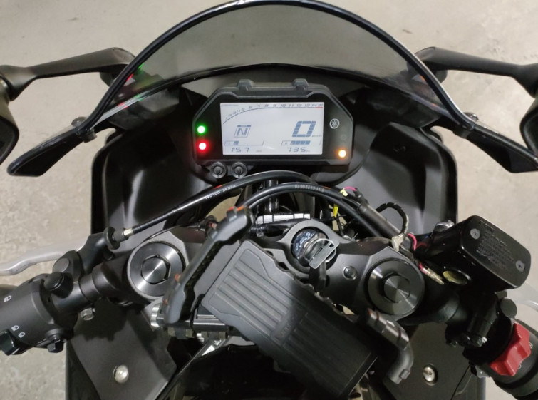 Мотоцикл Yamaha YZF-R25 с пробегом 735 km