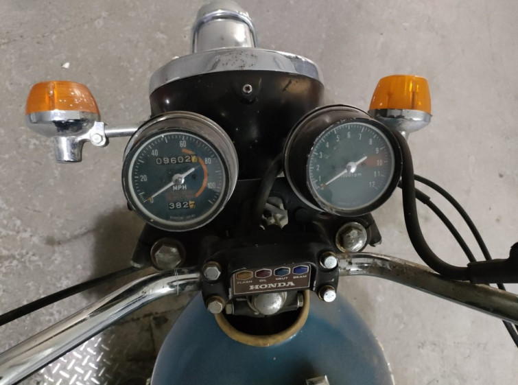 Мотоцикл Honda W800 з пробігом 9602 m