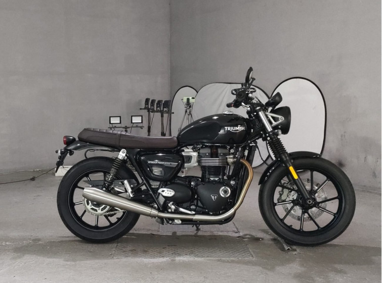 Мотоцикл Triumph STREET TWIN 900 з пробігом 4967 km