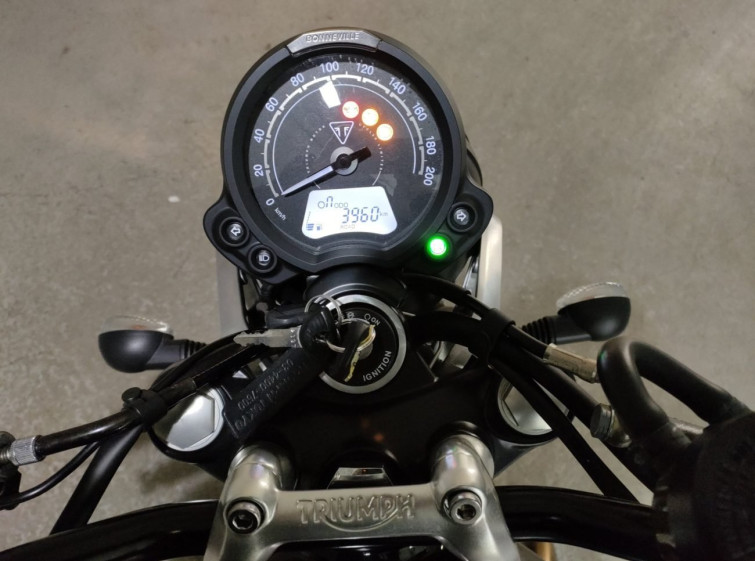 Мотоцикл Triumph STREET TWIN 900 з пробігом 3960 km