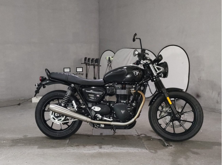 Мотоцикл Triumph STREET TWIN 900 з пробігом 3960 km