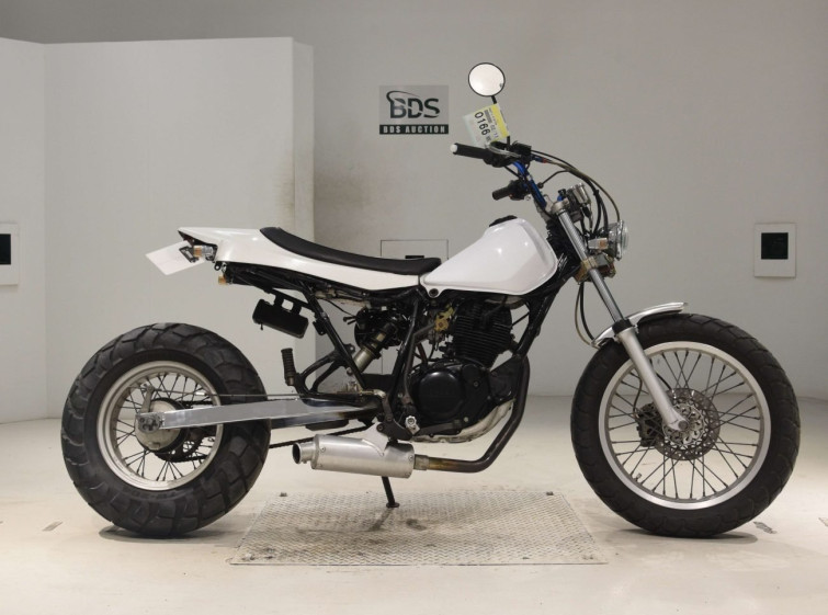 Мотоцикл Yamaha TW200E з пробігом 9422 km