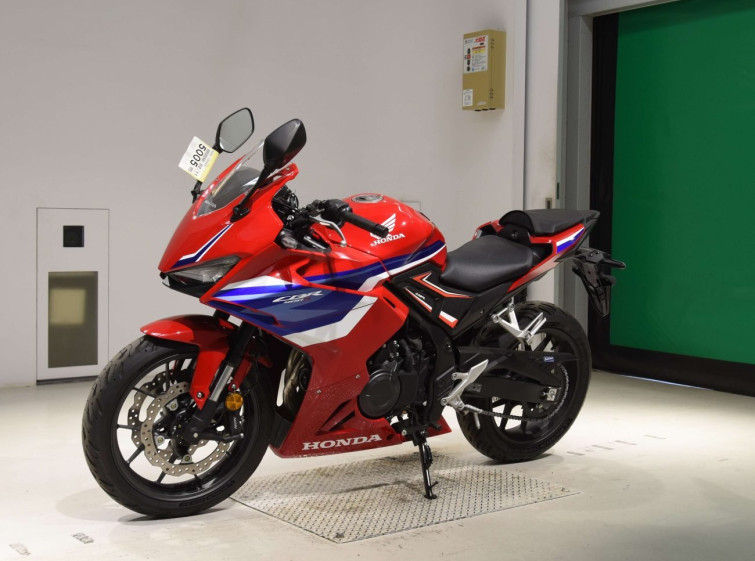 Мотоцикл Honda CBR400R с пробегом 1938 km