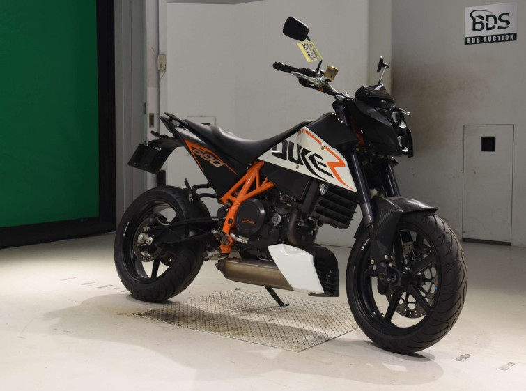Мотоцикл KTM 690 DUKE R з пробігом 31398 km