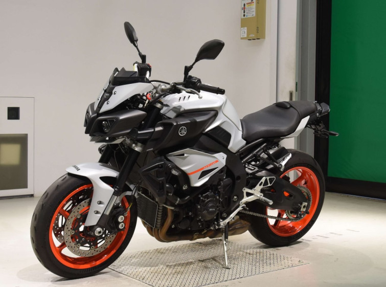 Мотоцикл Yamaha MT-10 с пробегом 15588 km