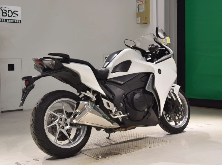 Мотоцикл Honda VFR1200F