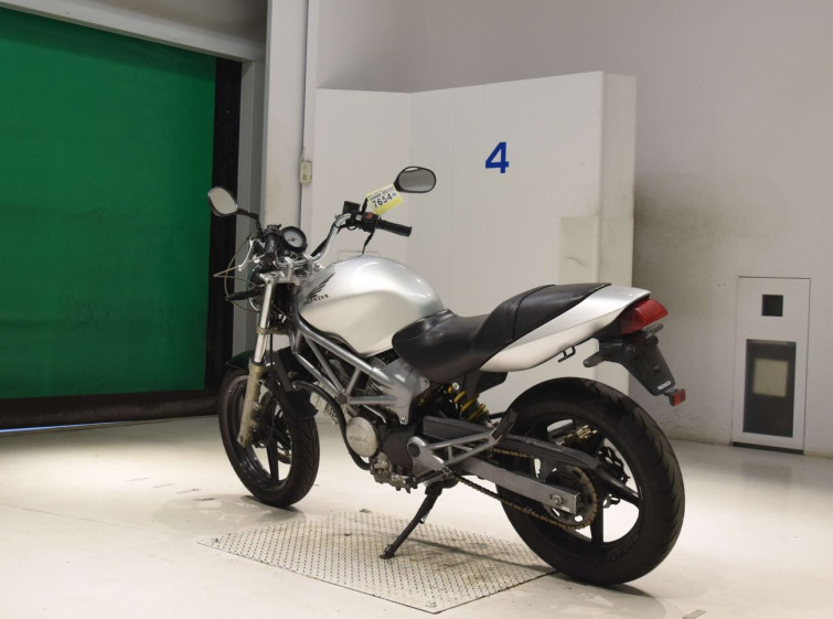 Мотоцикл Honda VTR250 с пробегом 58882 km