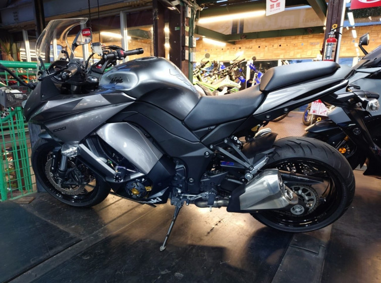 Мотоцикл Kawasaki Z1000 з пробігом 1611 km