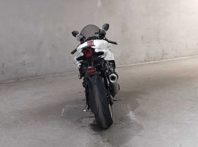 Мотоцикл Yamaha YZF-R1 с пробегом 6585 km