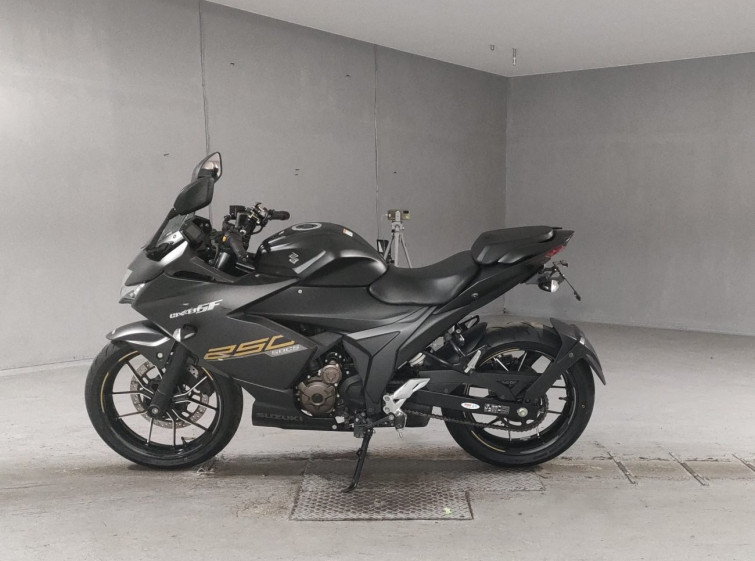 Мотоцикл Suzuki GIXXER SF250 с пробегом 37563 km