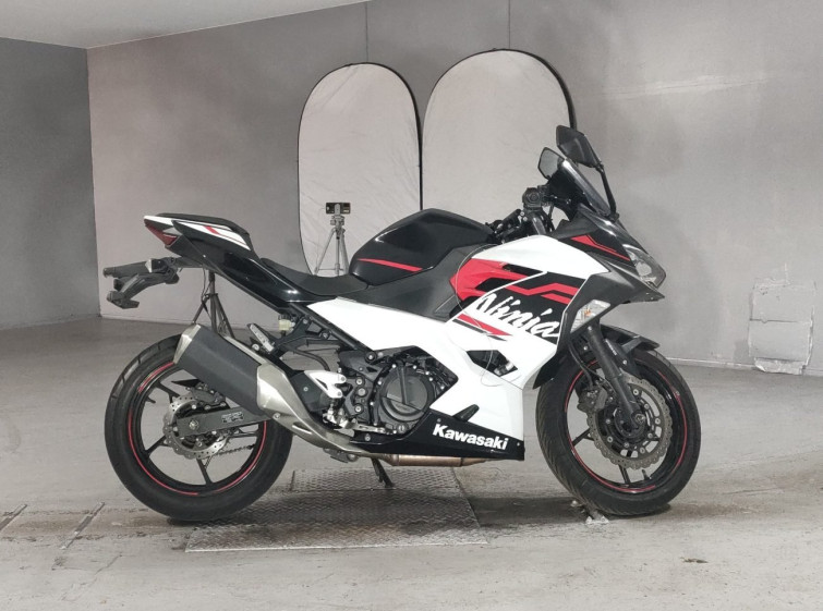 Мотоцикл Kawasaki NINJA250 з пробігом 37788 km
