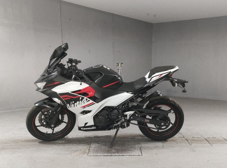 Мотоцикл Kawasaki NINJA250 з пробігом 37788 km
