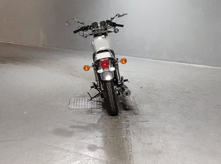 Мотоцикл Yamaha SR400 с пробегом 5906 km