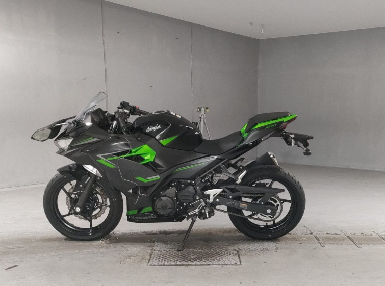 Мотоцикл Kawasaki NINJA400 з пробігом 4586 km