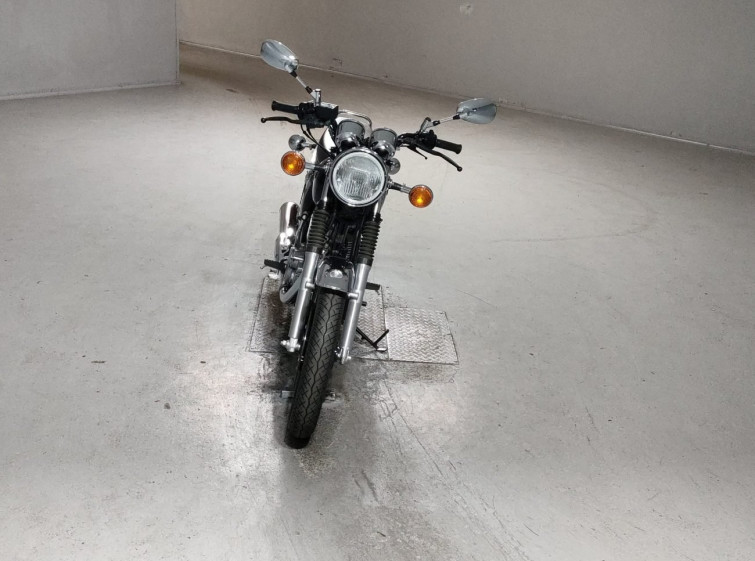 Мотоцикл Yamaha SR400 с пробегом 4 km