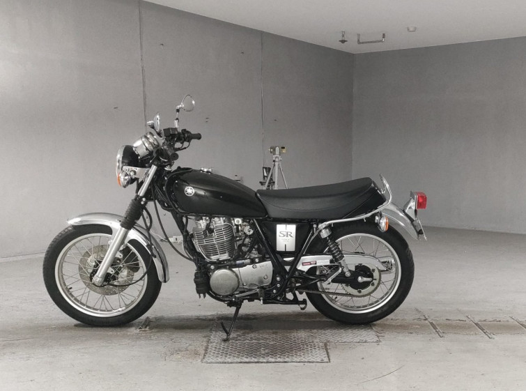 Мотоцикл Yamaha SR400 с пробегом 4 km