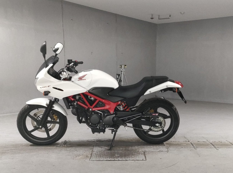 Мотоцикл Honda VTR250F з пробігом 11986 km