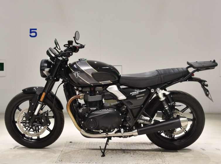 Мотоцикл Triumph speed twin 900 з пробігом 7310 km