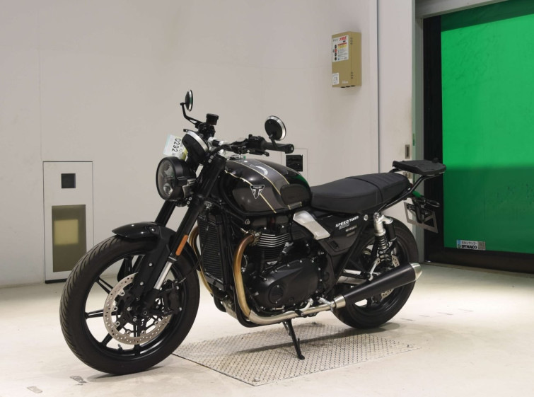 Мотоцикл Triumph speed twin 900 з пробігом 7310 km