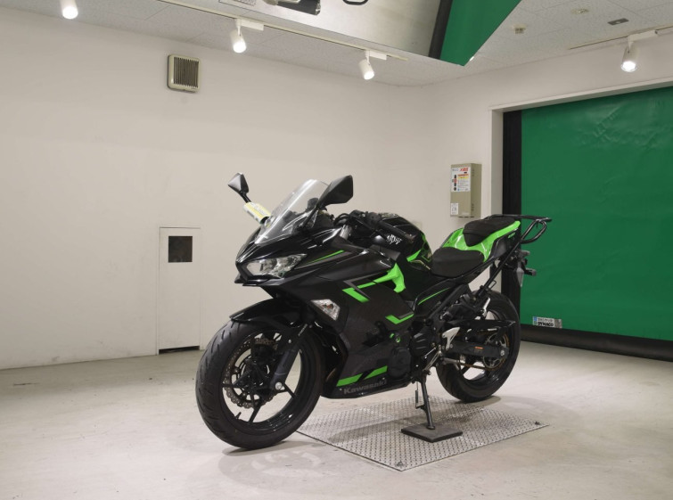 Мотоцикл Kawasaki NINJA400 з пробігом 17834 km
