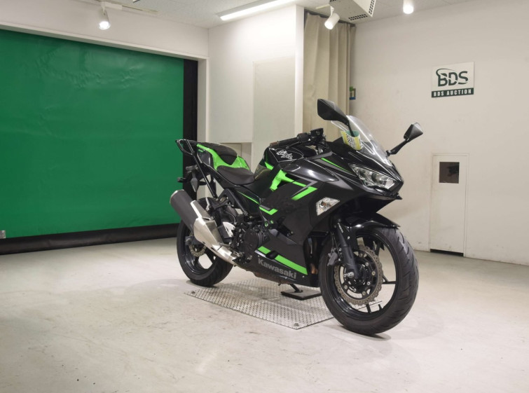Мотоцикл Kawasaki NINJA400 з пробігом 17834 km