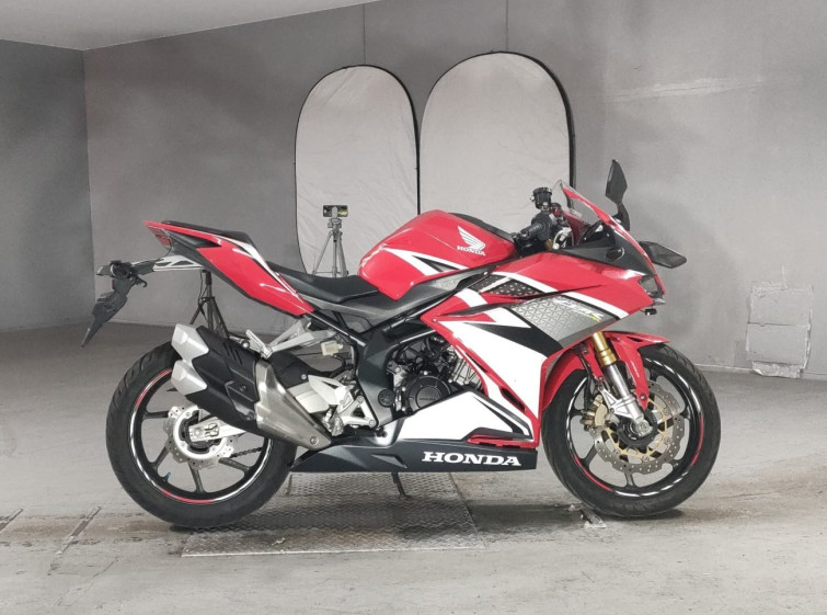 Мотоцикл Honda CBR250RR с пробегом 13442 km