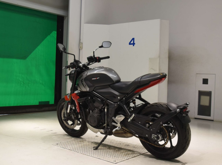 Мотоцикл Triumph TRIDENT660 з пробігом 6800 km