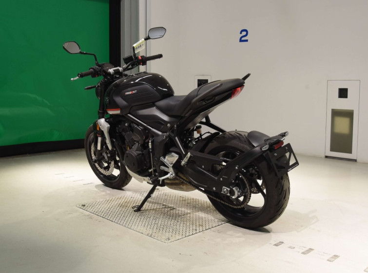 Мотоцикл Triumph TRIDENT660 з пробігом 1602 km