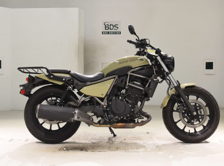 Мотоцикл Kawasaki W400 з пробігом 3590 km