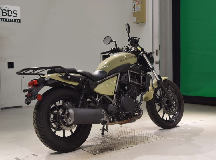 Мотоцикл Kawasaki W400 з пробігом 3590 km