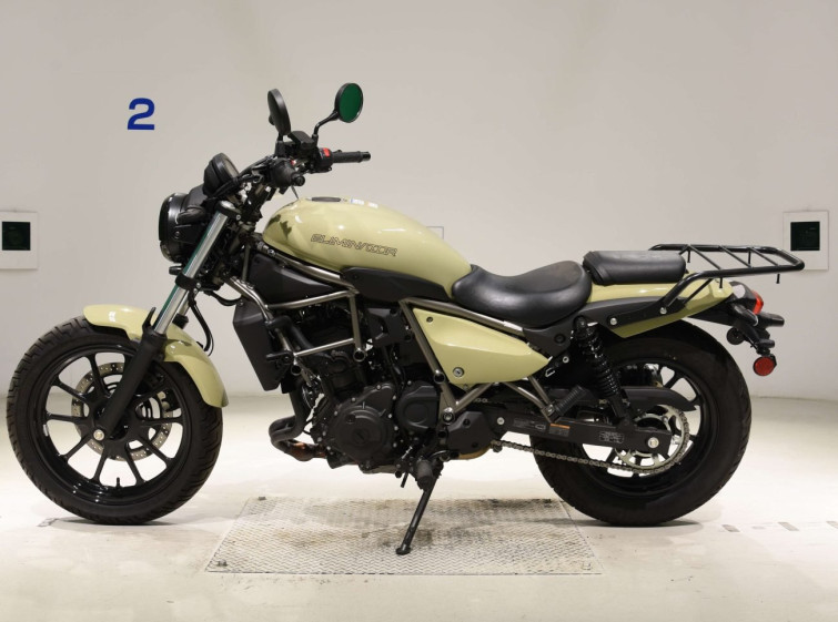 Мотоцикл Kawasaki W400 з пробігом 3590 km