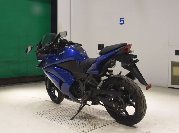 Мотоцикл Kawasaki NINJA250R з пробігом 27268 km