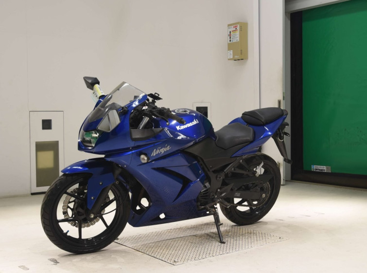 Мотоцикл Kawasaki NINJA250R з пробігом 27268 km