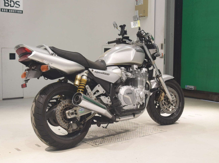 Мотоцикл Yamaha XJR1300 з пробігом 70018 km